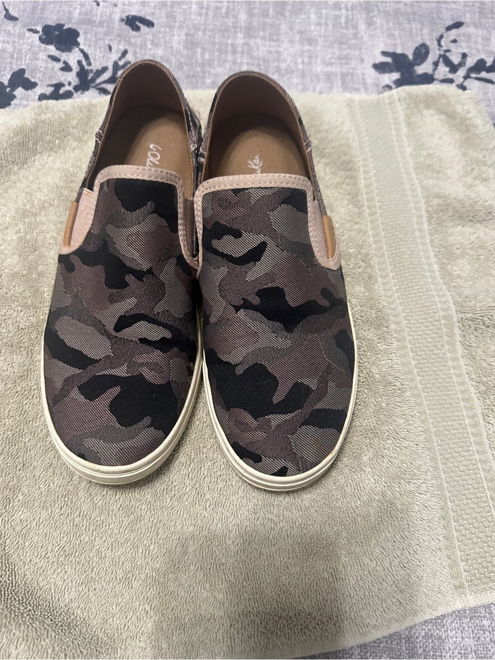 OluKai Women's Slip-On Camo Sneakers - Black/Brown/Tan